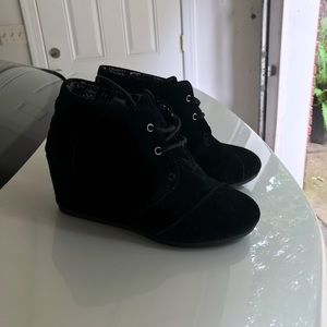 TOMS black lace up wedges